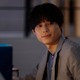 【告白－25年目の秘密－ 第1話】爽太（松村北斗）、麻里子（岡崎紗絵）に初めて声をかける 当たり前の日常がスリリングに一変 画像