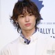 窪塚愛流、ピンク髪×制服ショット公開にファン悶絶「ビジュ最強」「メロすぎて反則」の声 画像