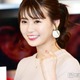 “準ミス青山”井口綾子、大胆胸元＆背中開きオフショル姿に反響「大人の色気全開」「肩のラインが綺麗」 画像