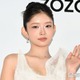 IVEレイ、美背中輝くディズニー満喫ショット披露「妖精さんみたい」「オーラすごい」 画像