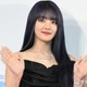 i-dleミンニ、美脚＆ウエスト際立つユニフォーム姿披露「脚のラインが完璧」「ウエスト細くて憧れる」の声 画像
