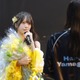 日向坂46山口陽世卒業セレモニー、ライブハウスにメンバー全員集合 黄色いドレス姿でスピーチ「6年半、とても私は幸せでした」 画像