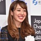 3児の母・川崎希「ヨーグルトに食パンをつけて食べるのにハマり中」次女の“もぐもぐ時間”公開「手づかみ食べが上手」「可愛い」の声 画像
