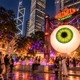 香港で「ハロウィーン・マンス」初開催！街全体がパーティ会場へ変身、目玉のオブジェ＆お化けの牢屋などフォトスポット満載 画像