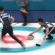 サッカー界も五輪に便乗！シティ選手が「カーリングごっこ」やる 画像