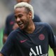 ネイマール、PSG監督に押し倒される！話題の「謎シーン」がこれ 画像